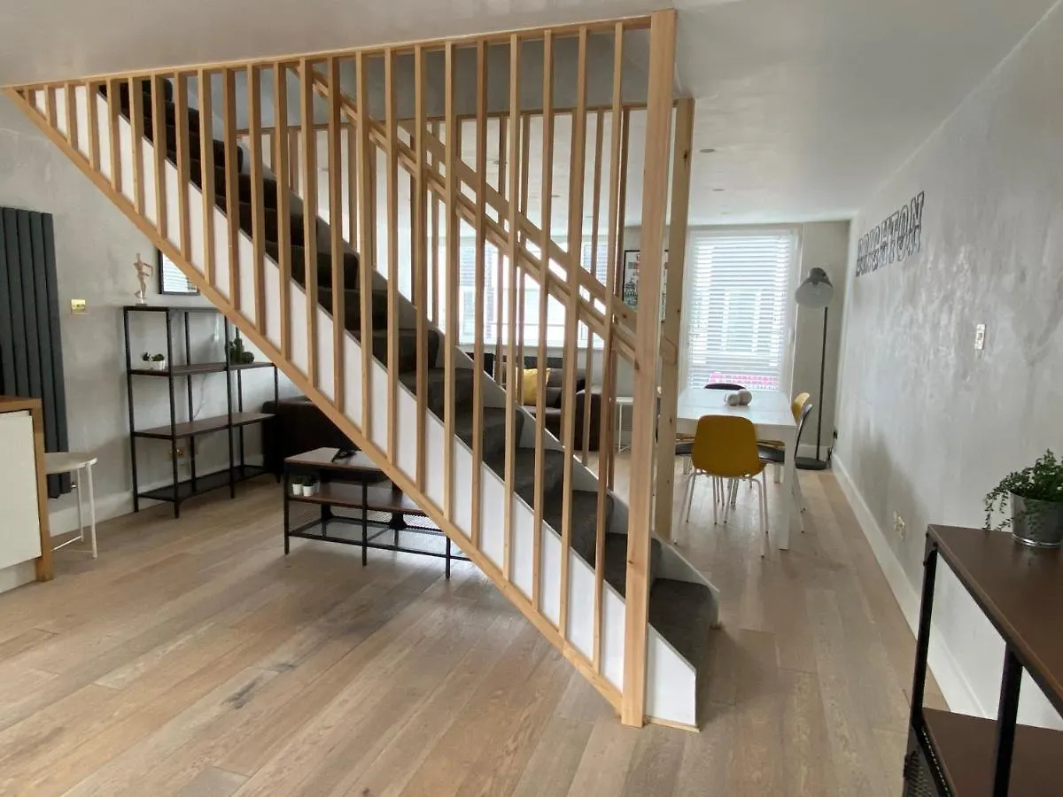 Entire Apartment In The Heart Of Brighton Lanes 0*,  United Kingdom